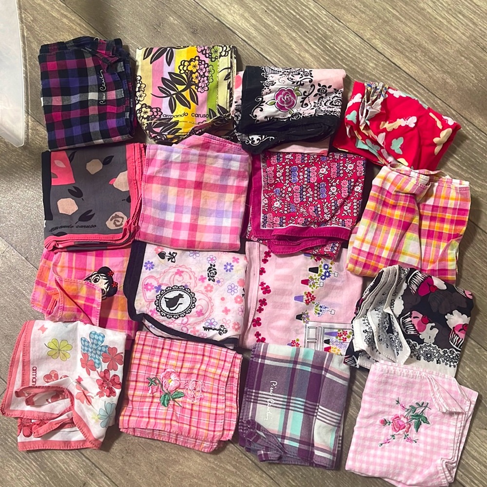 Handkerchief bundle of 16